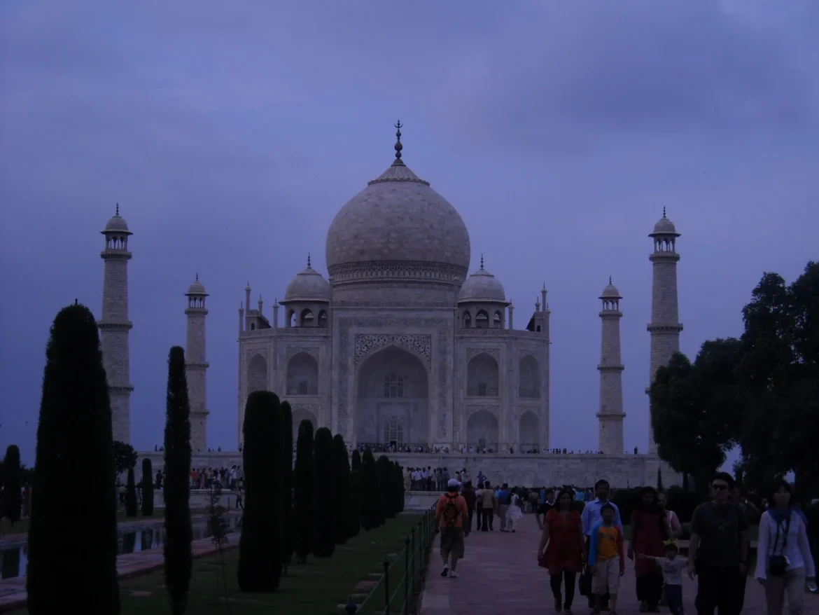 Taj Mahal under the night sky in Agra